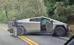 Tesla Cybertruck ve Toyota kafa kafaya çarpıştı