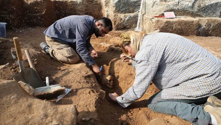 Diyarbakır’da eski taş ocağındaki kazıda 54 çocuğa ait mezarlık bulundu