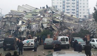 Depremde 96 kişinin öldüğü binanın görevlisi: ‘Asansörün altından su çıkardı’