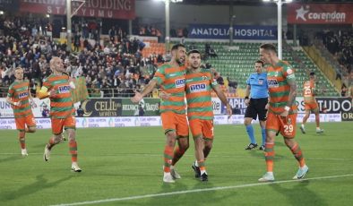 Galibiyet serisi son buldu: Alanyaspor, Trabzonspor’u 3 golle geçti! Alanyaspor 3-1 Trabzonspor