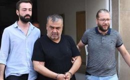 Komşu kavgasında 5 kişi yaralanmıştı… Şarkıcı Metin Işık ve eşine beraat, oğluna müebbet istemi