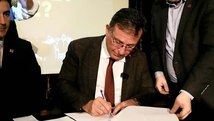 CHP’nin Sarıyer adayı Mustafa Oktay Aksu ‘Taahütname’ye’ imzayı attı: ‘Sizden daha çok mücadele edeceğim’