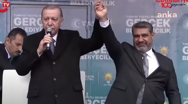 Erdoğan’ın anons ettiği AKP Şanlıurfa İl Başkanı Ali İhsan Delioğlu yuhalandı! Erdoğan şaşırdı, apar topar müzik müdahalesi…