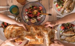 Ramazan başlıyor: Hangi yiyecekler oruç tutmaya yardımcı olur?