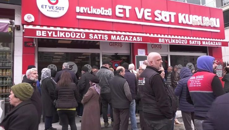 Ucuz et kuyruğundaki emekli yurttaşlar isyan etti: ’50 yıldır hiç mi ilerlemedik?’